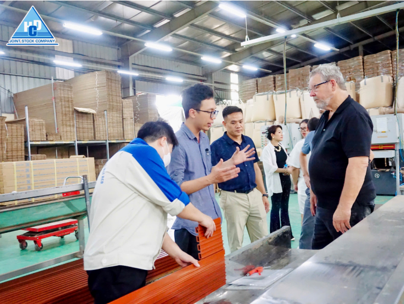 HCDWOOD WELCOMES PARTNERS FROM FLORIDA, USA FOR A FACTORY VISIT AND BUSINESS MEETING